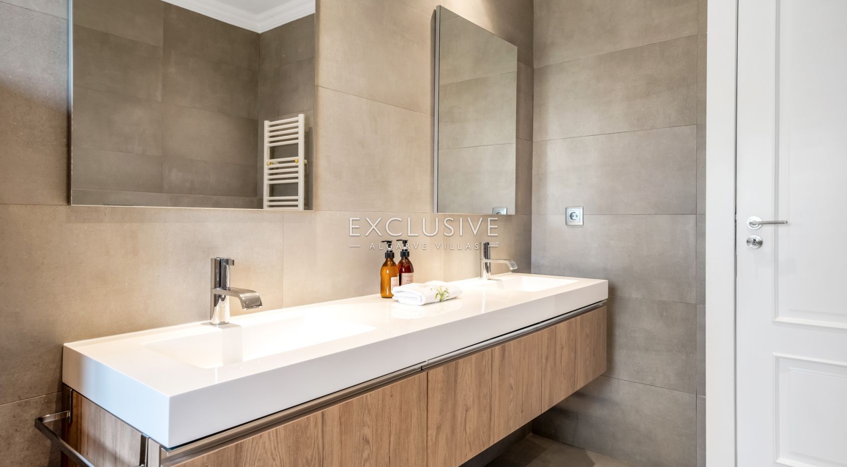 South-Facing 4 Bedroom Villa Santa Barbara de Nexe, Algarve