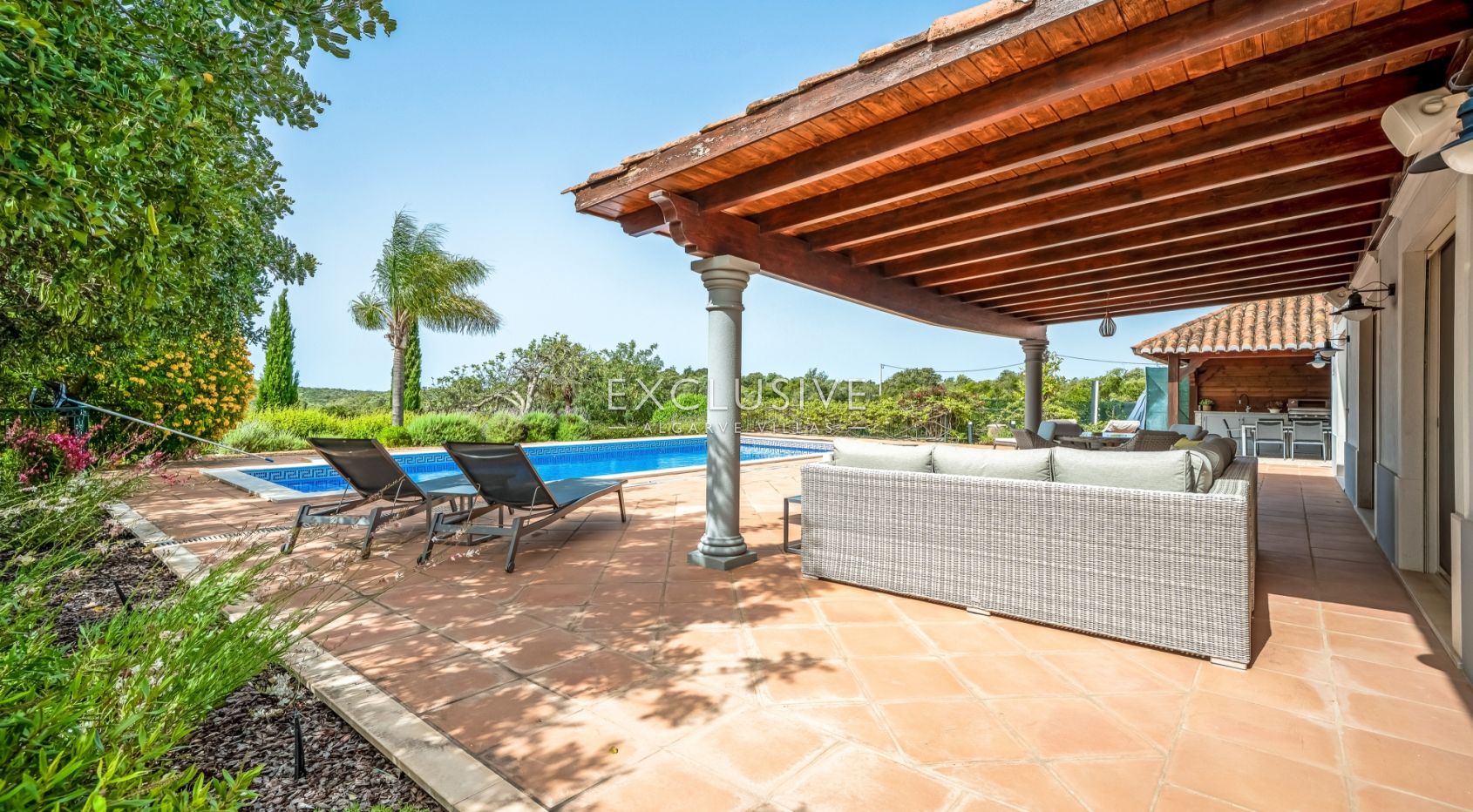 South-Facing 4 Bedroom Villa Santa Barbara de Nexe, Algarve