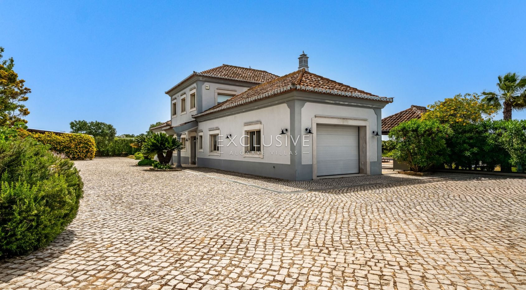 South-Facing 4 Bedroom Villa Santa Barbara de Nexe, Algarve