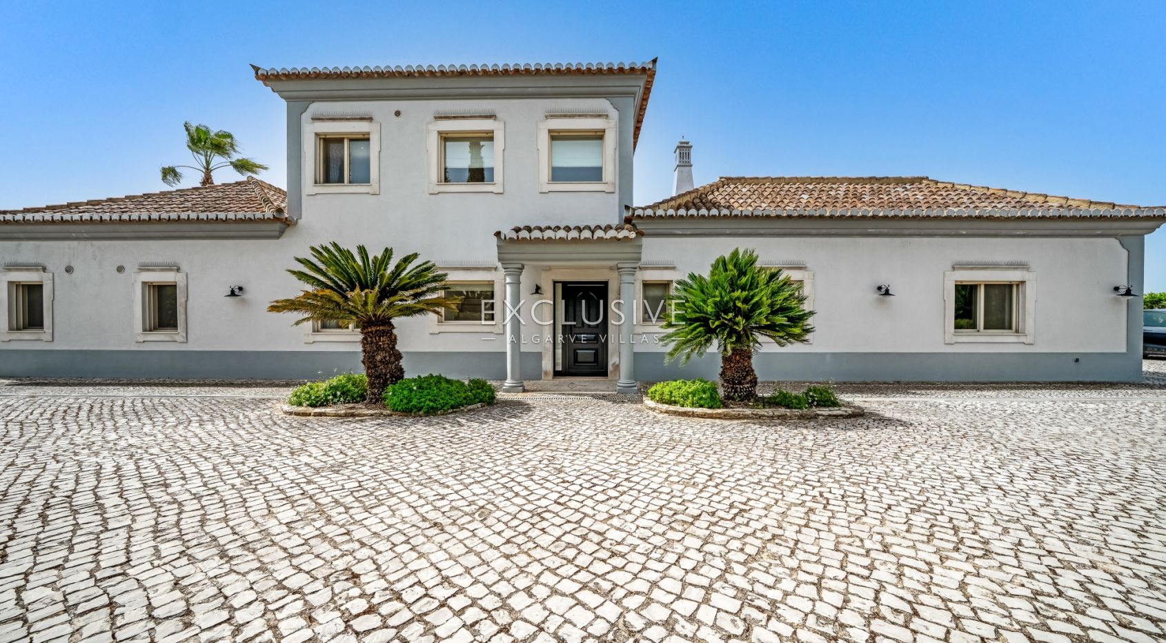 South-Facing 4 Bedroom Villa Santa Barbara de Nexe, Algarve