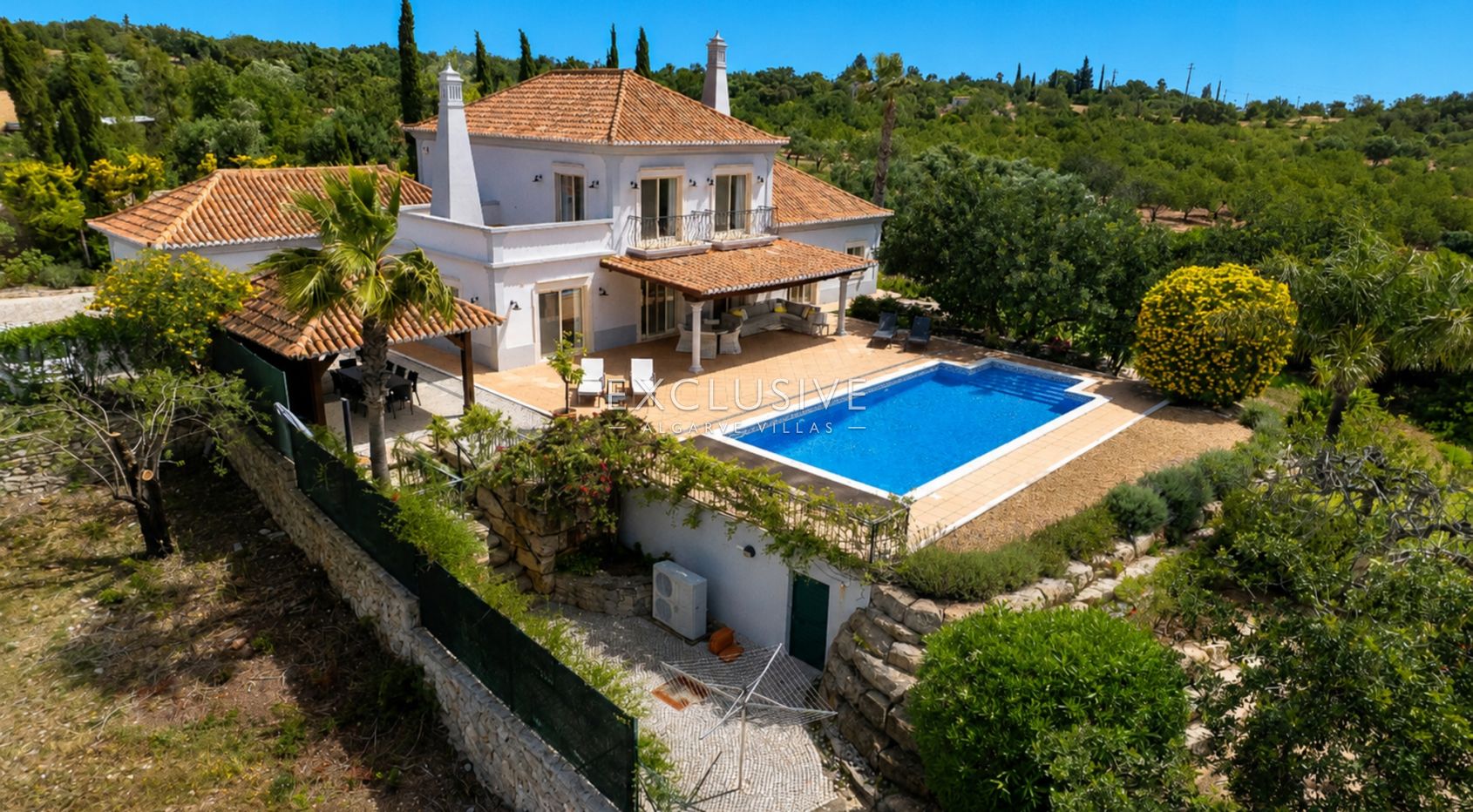 South-Facing 4 Bedroom Villa Santa Barbara de Nexe, Algarve
