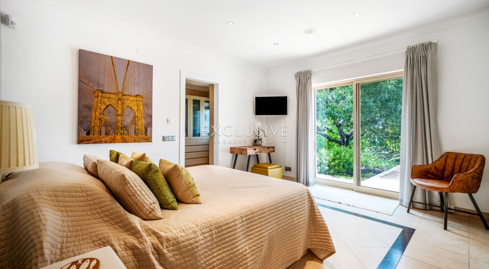 South-Facing 4 Bedroom Villa Santa Barbara de Nexe, Algarve