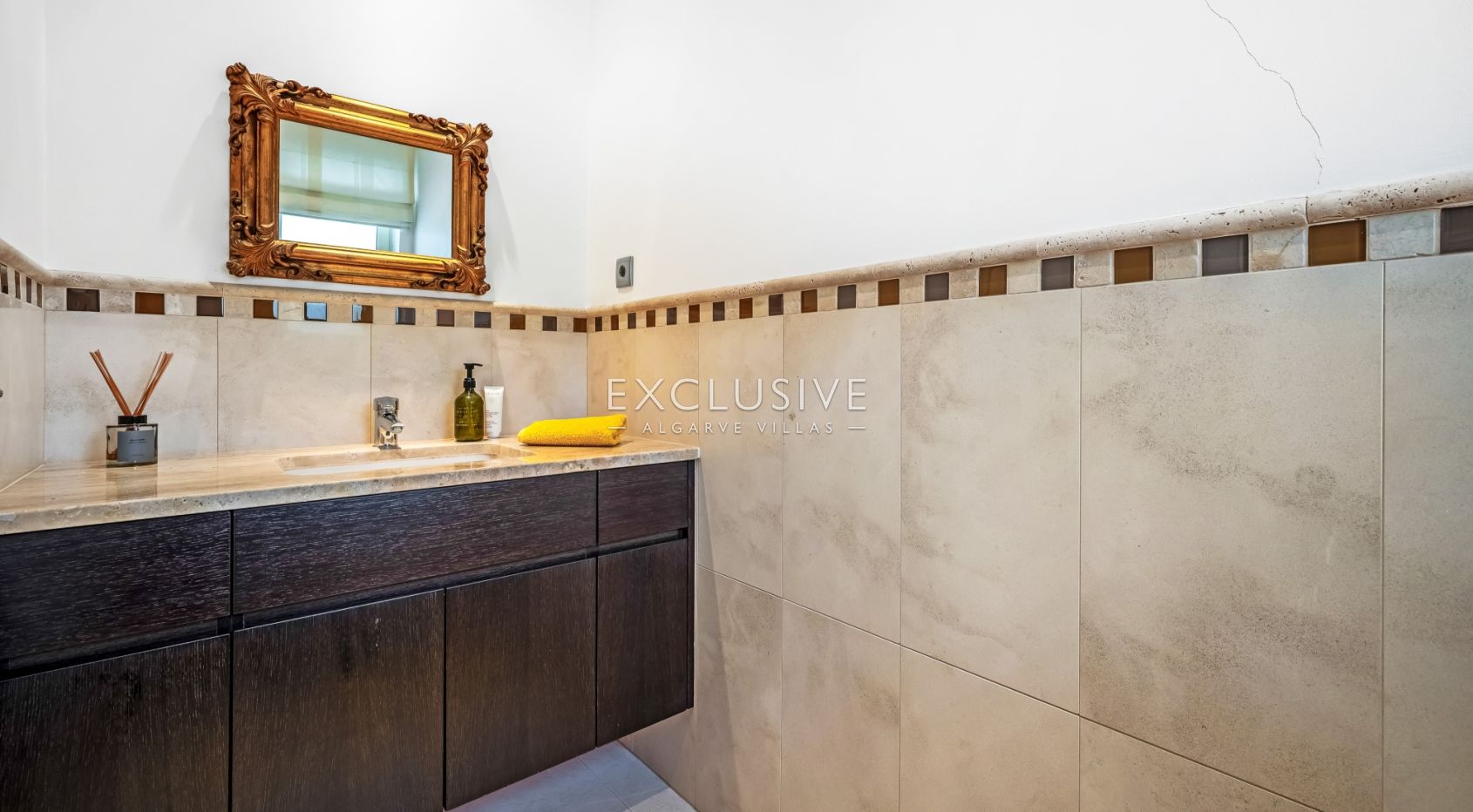South-Facing 4 Bedroom Villa Santa Barbara de Nexe, Algarve