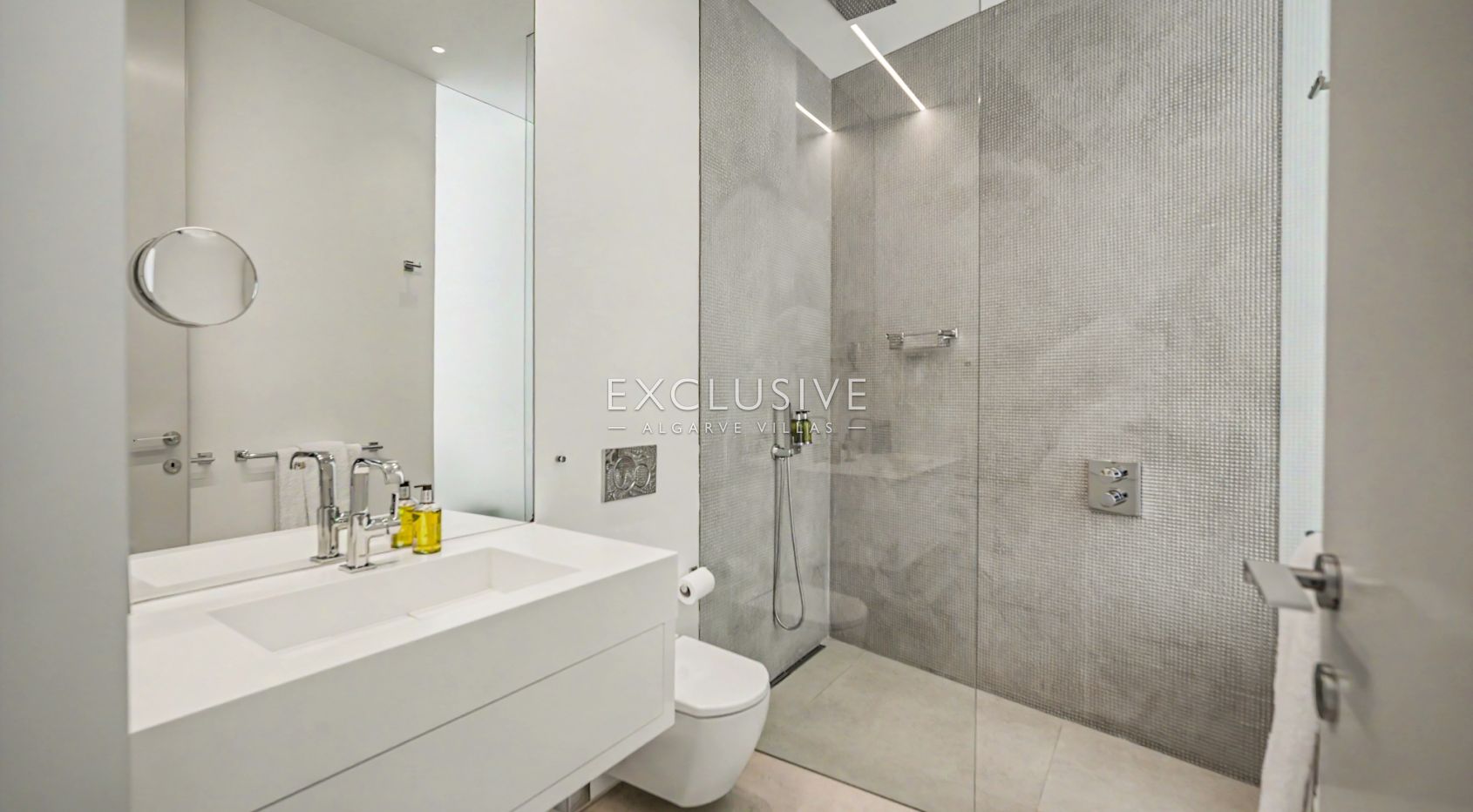 Luxury 6 bedroom Villa with 360º Sea Views in Canavial, Lagos