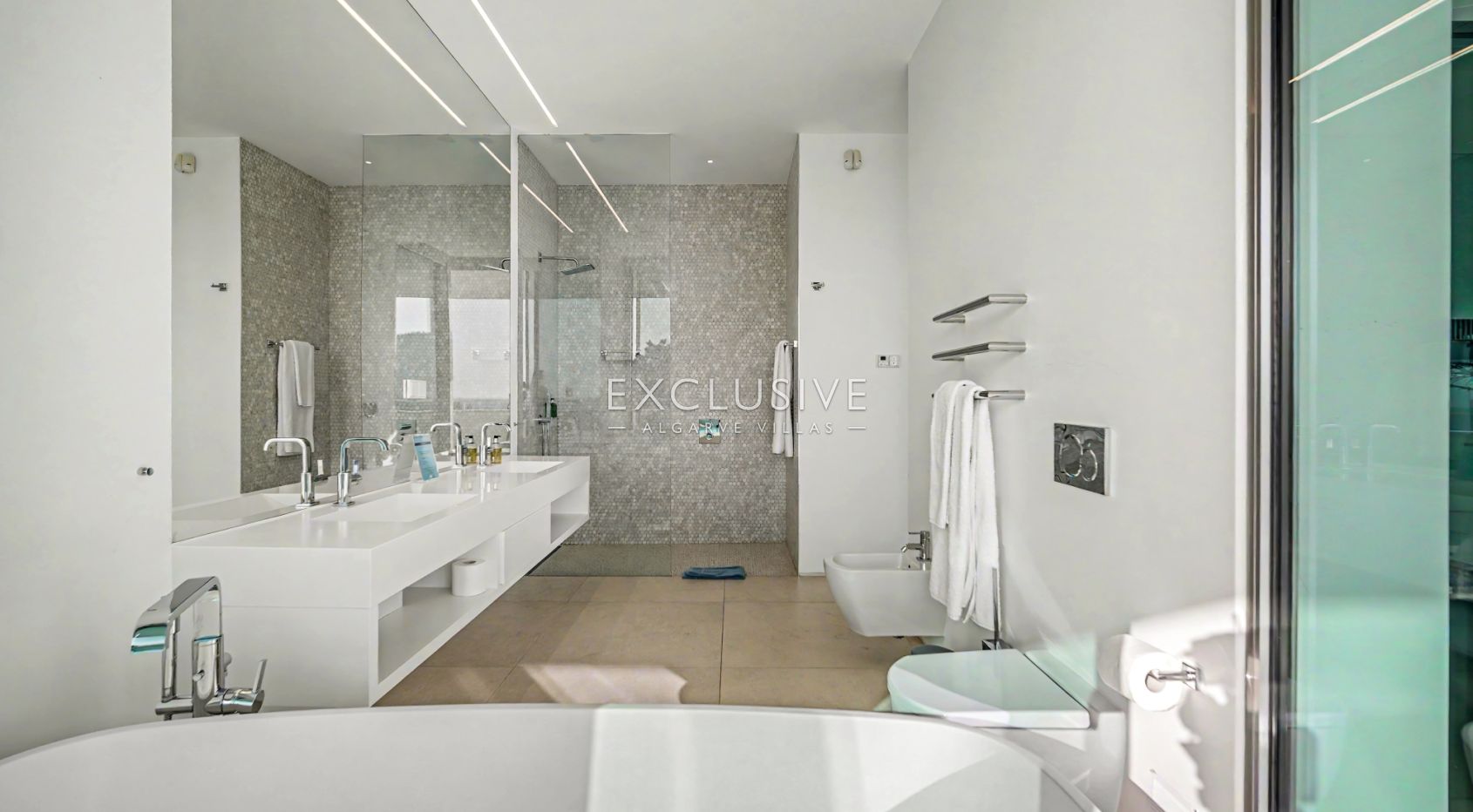 Luxury 6 bedroom Villa with 360º Sea Views in Canavial, Lagos