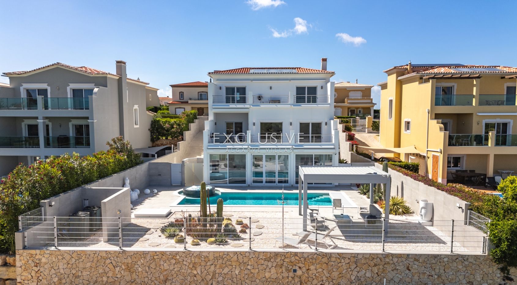 Exceptional Golf & Sea View Villa in Boavista, Lagos