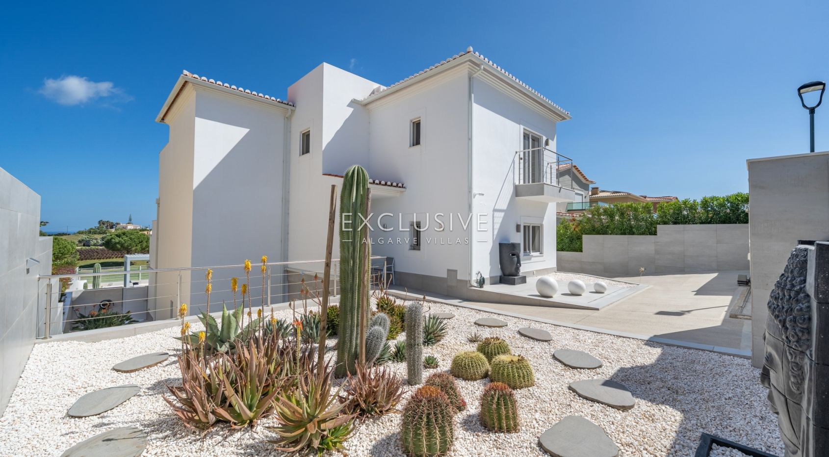 Exceptional Golf & Sea View Villa in Boavista, Lagos