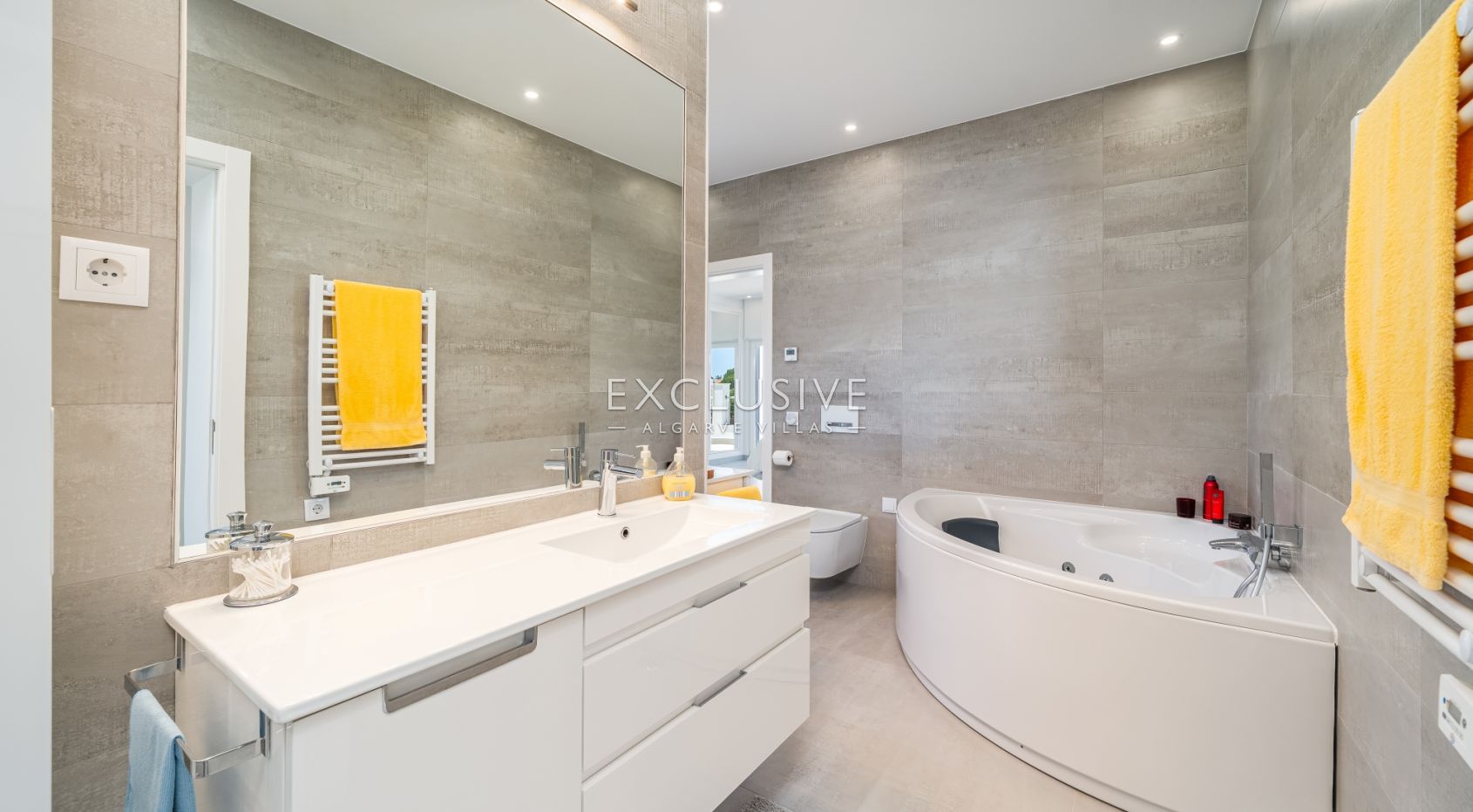Exceptional Golf & Sea View Villa in Boavista, Lagos