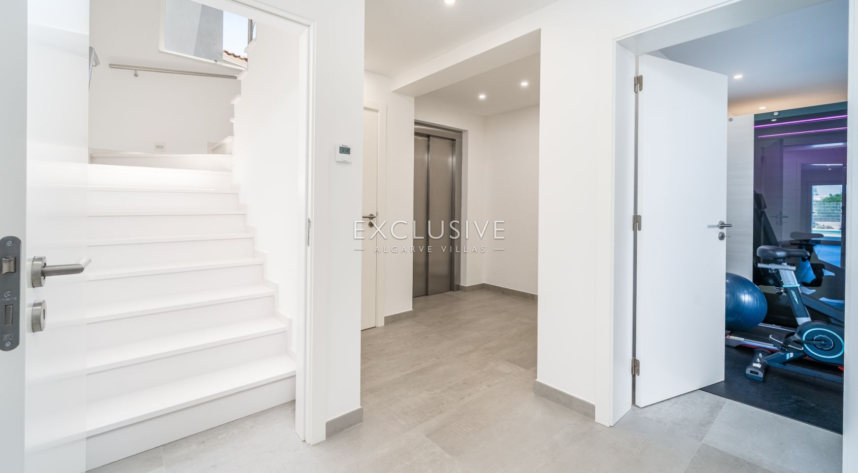 Exceptional Golf & Sea View Villa in Boavista, Lagos
