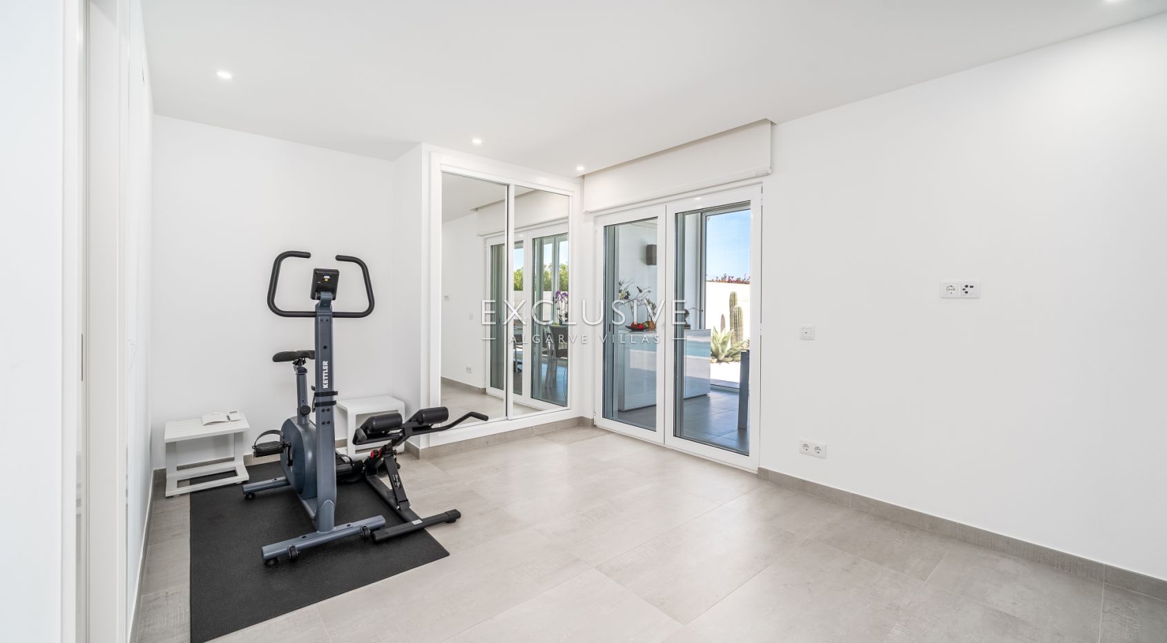 Exceptional Golf & Sea View Villa in Boavista, Lagos