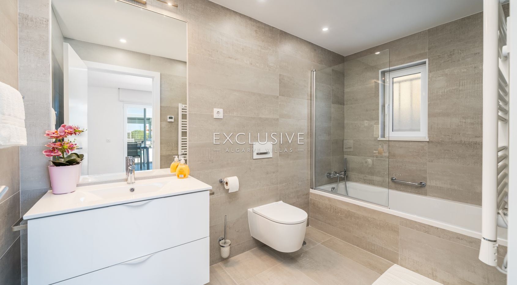 Exceptional Golf & Sea View Villa in Boavista, Lagos