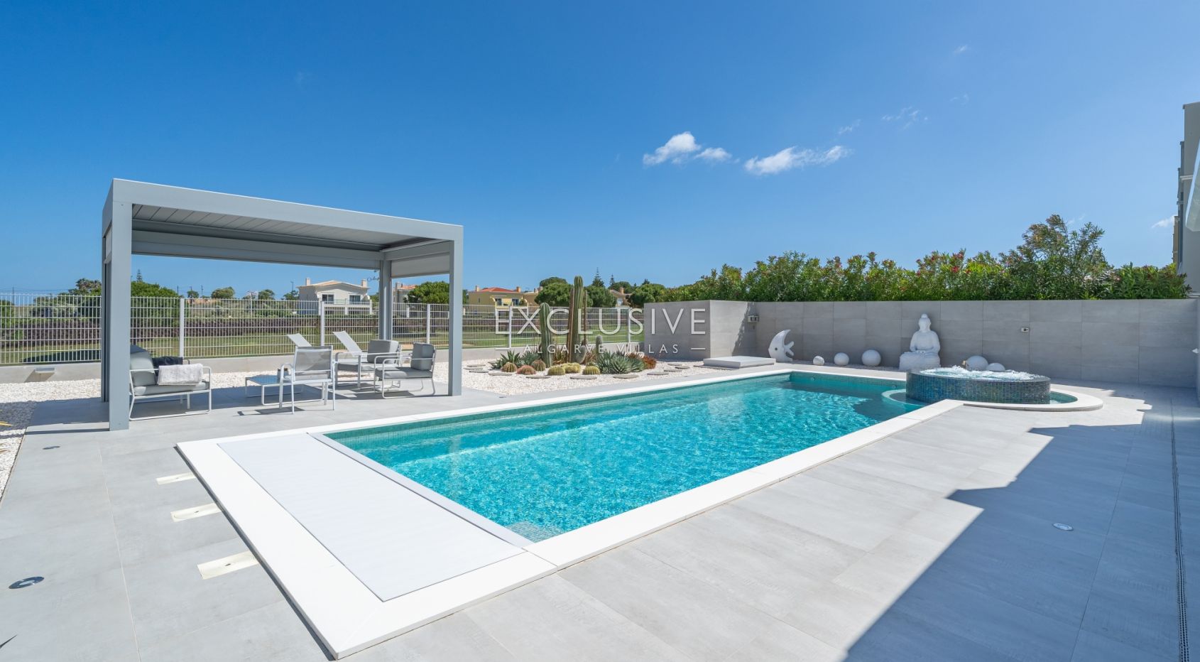 Exceptional Golf & Sea View Villa in Boavista, Lagos
