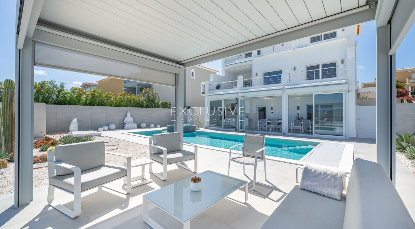 Exceptional Golf & Sea View Villa in Boavista, Lagos