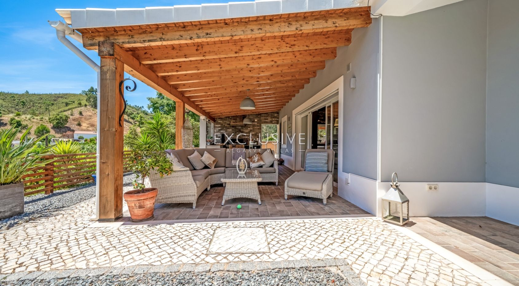 3 bed Villa in beautiful countryside with 1ha plot between Portimao and Monchique, Algarve.