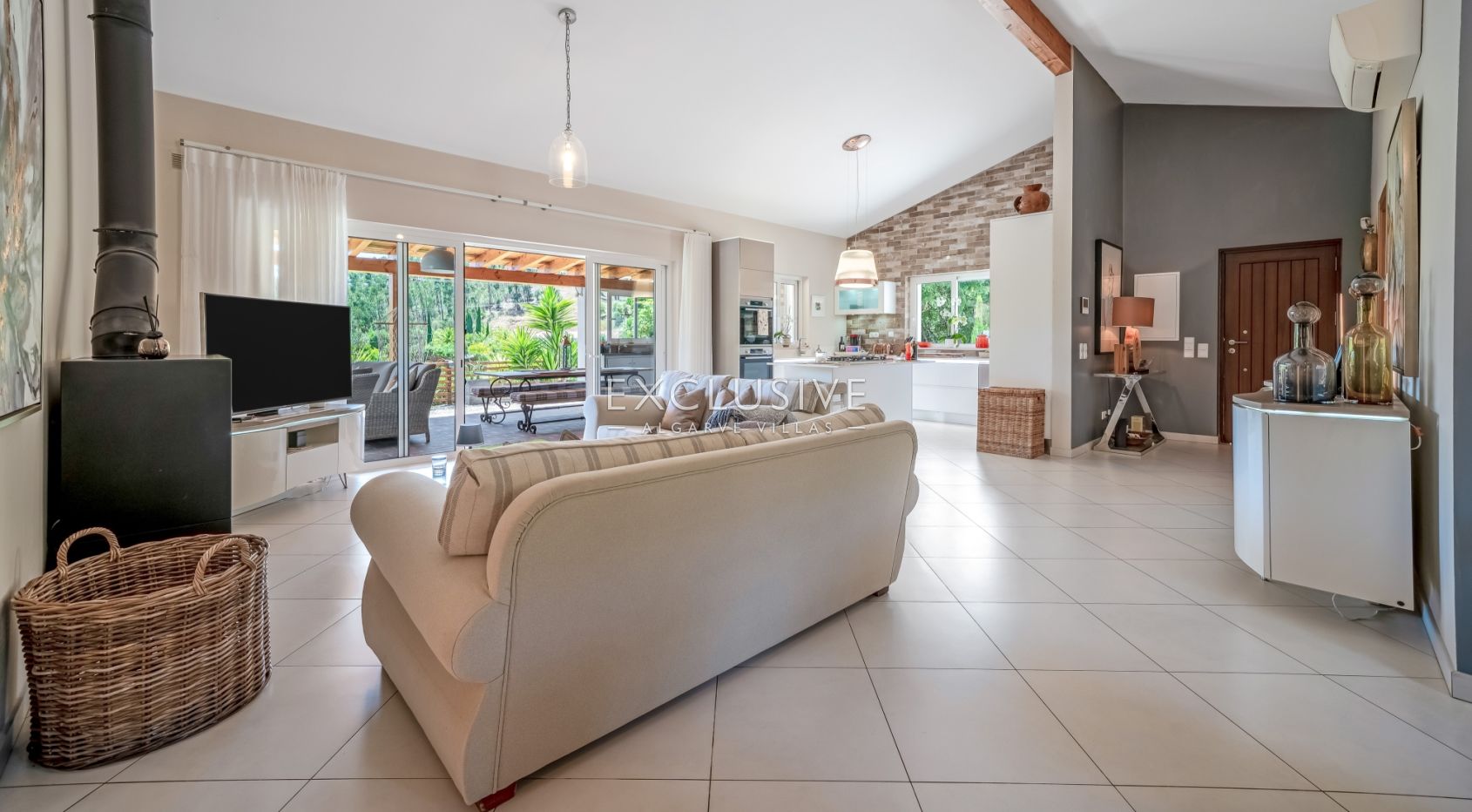 3 bed Villa in beautiful countryside with 1ha plot between Portimao and Monchique, Algarve.