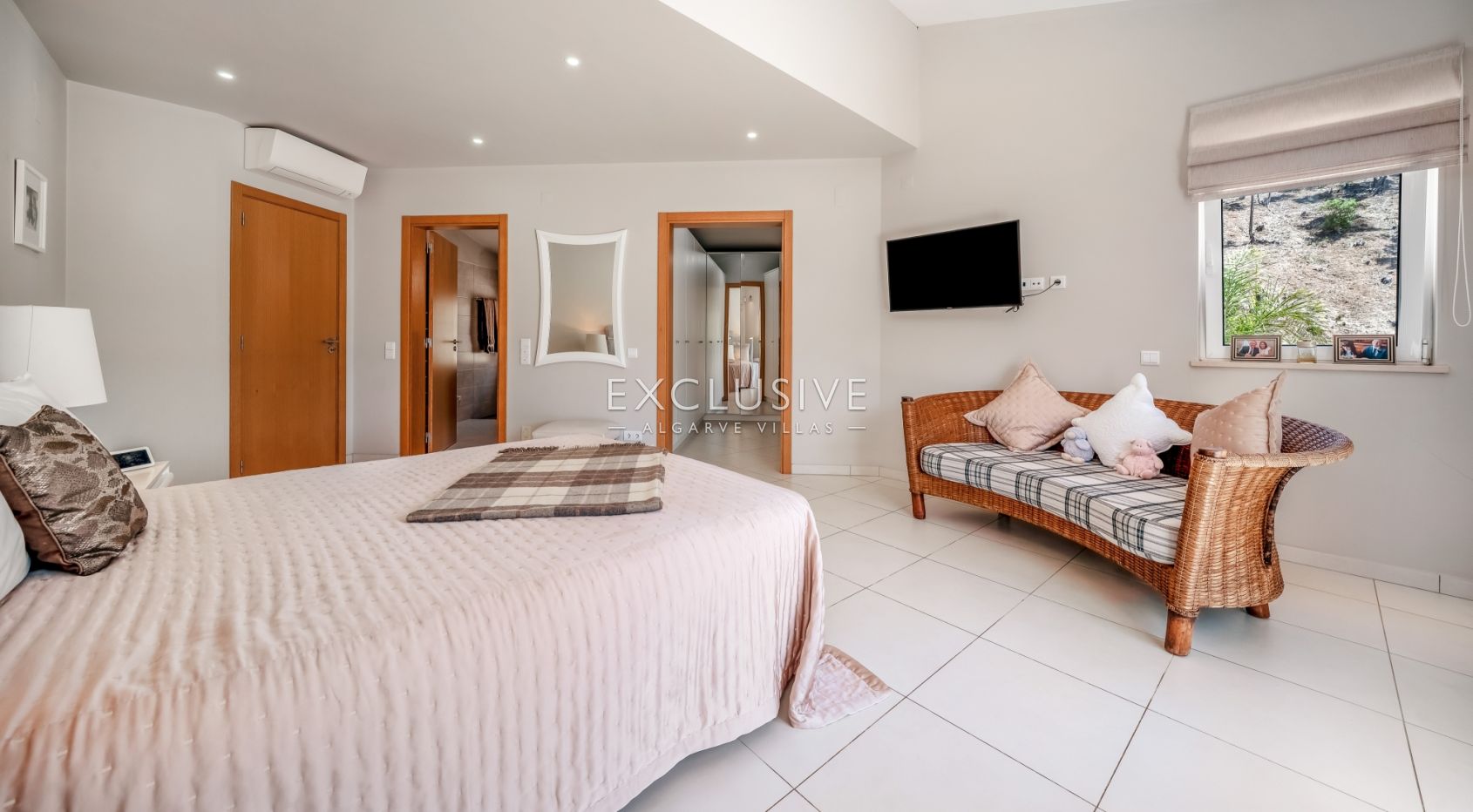 3 bed Villa in beautiful countryside with 1ha plot between Portimao and Monchique, Algarve.