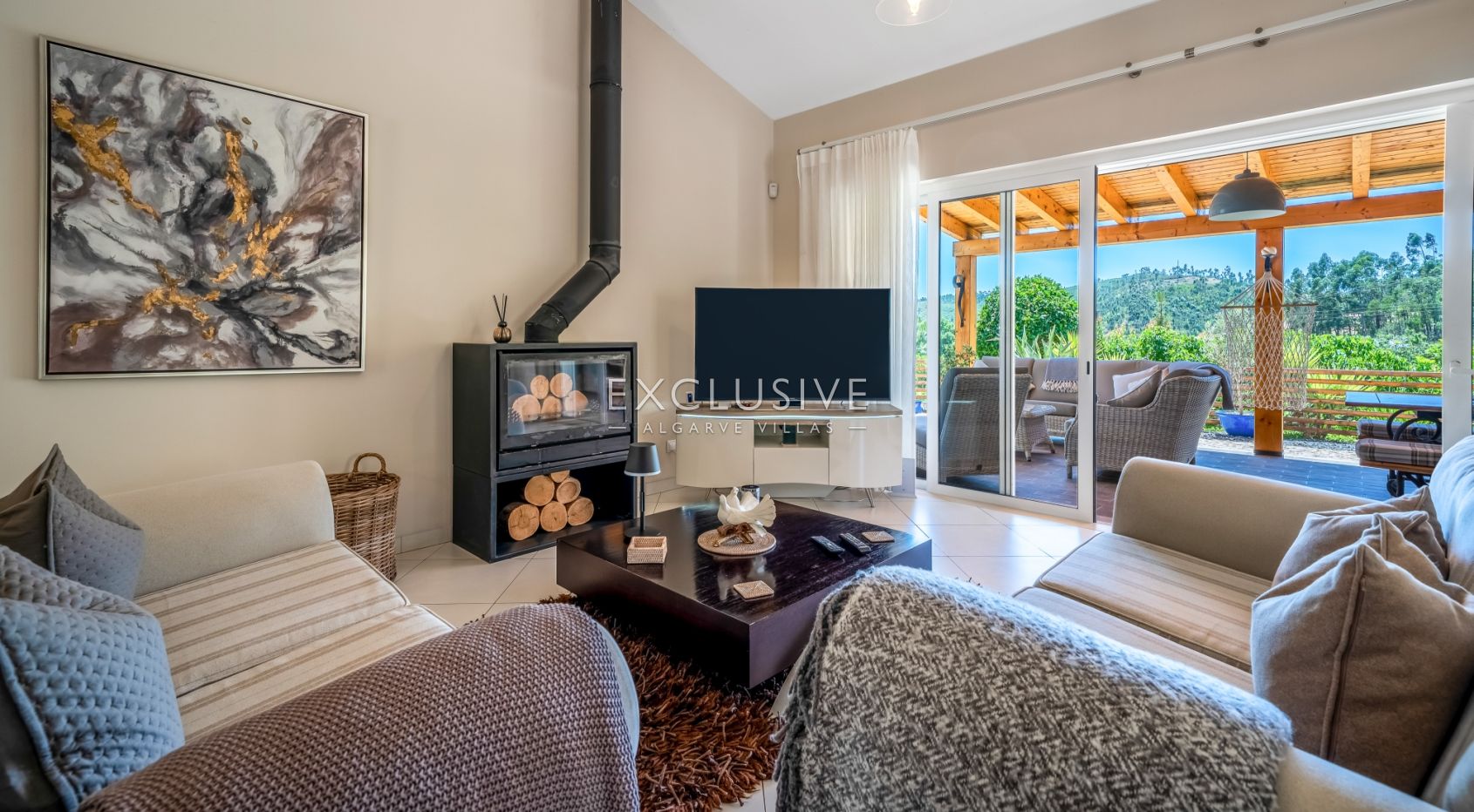 3 bed Villa in beautiful countryside with 1ha plot between Portimao and Monchique, Algarve.