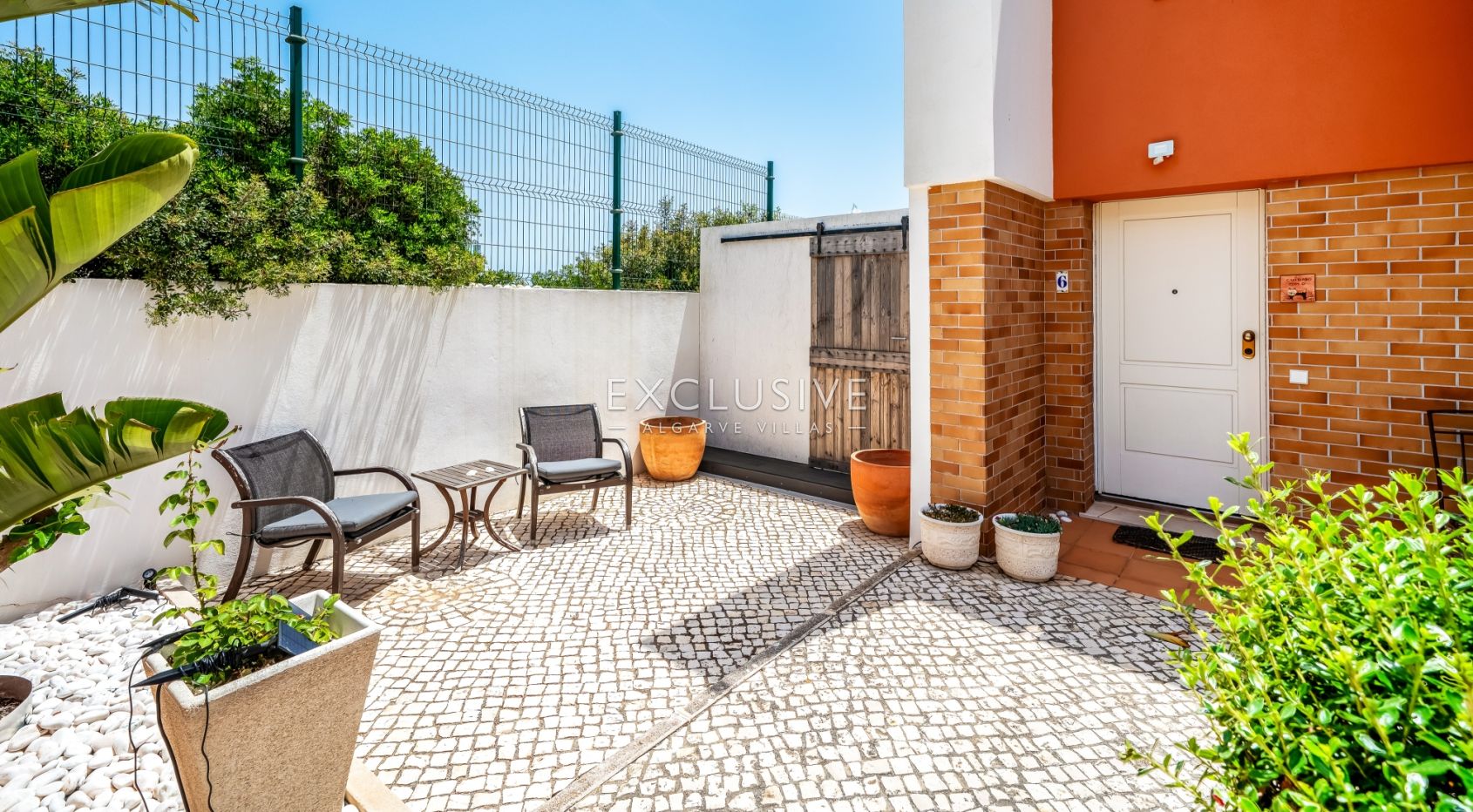 Oceanfront Semi-Detached Villa in Praia da Luz