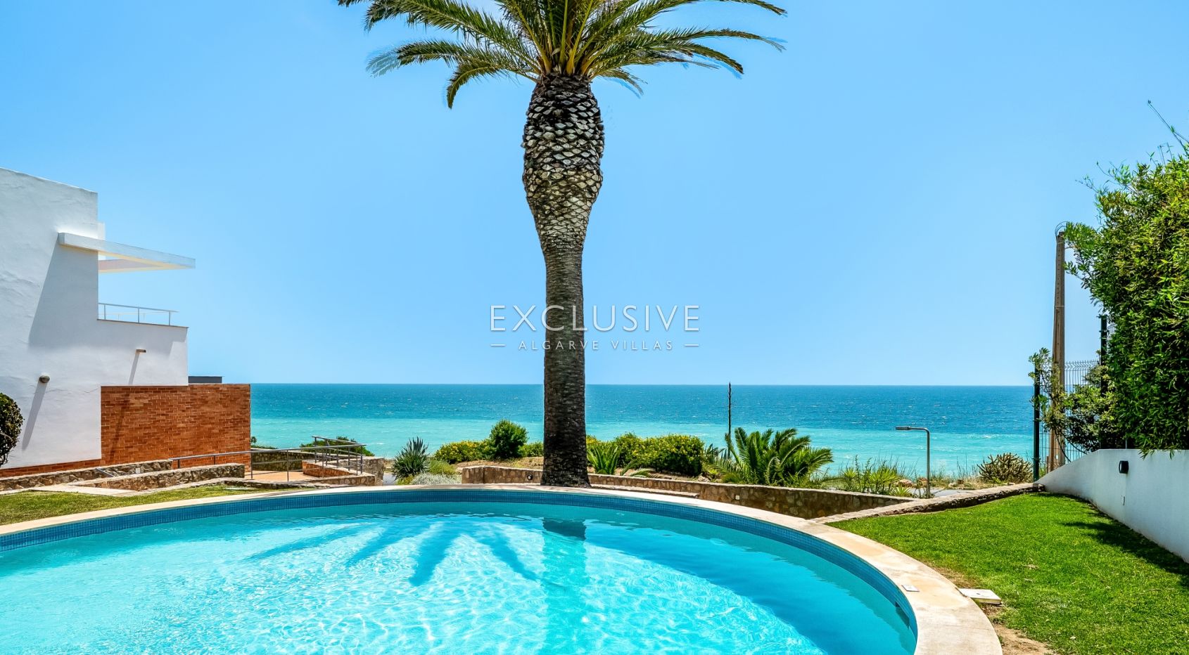 Oceanfront Semi-Detached Villa in Praia da Luz