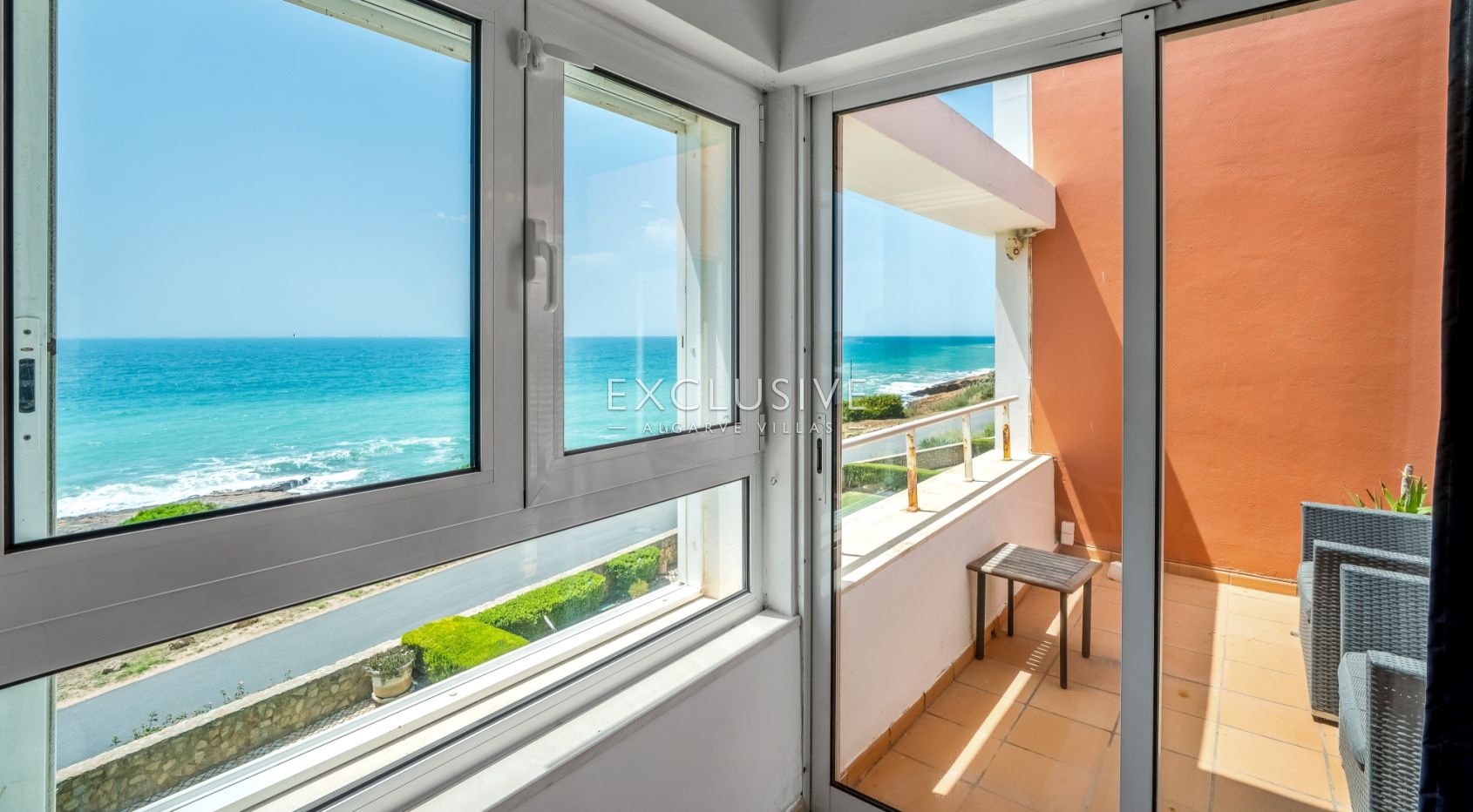 Oceanfront Semi-Detached Villa in Praia da Luz