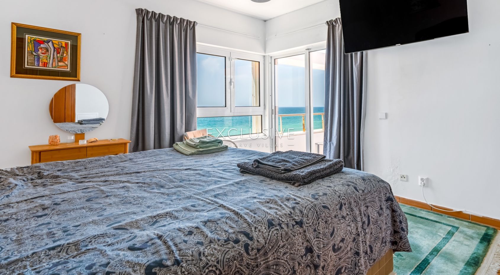 Oceanfront Semi-Detached Villa in Praia da Luz