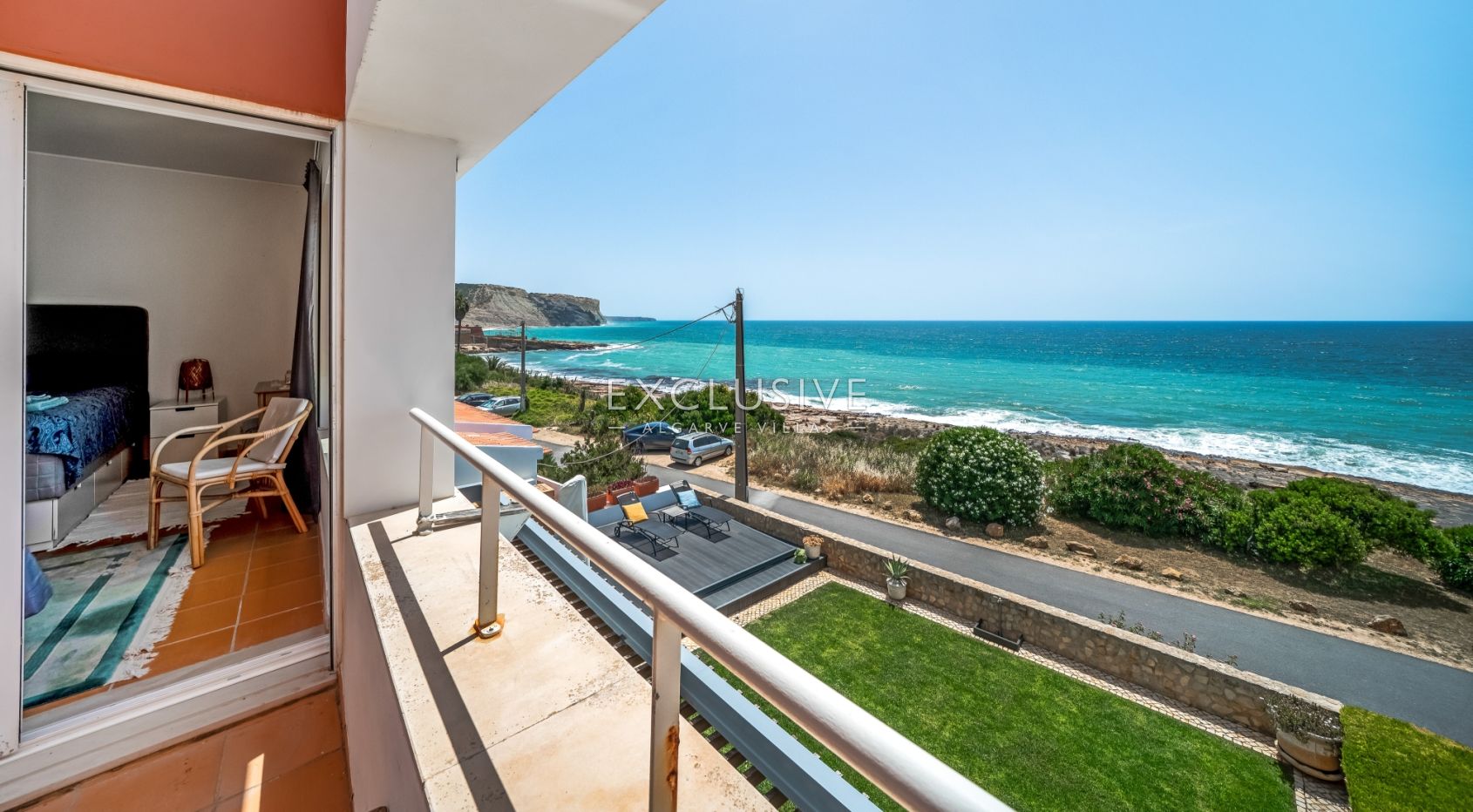 Oceanfront Semi-Detached Villa in Praia da Luz