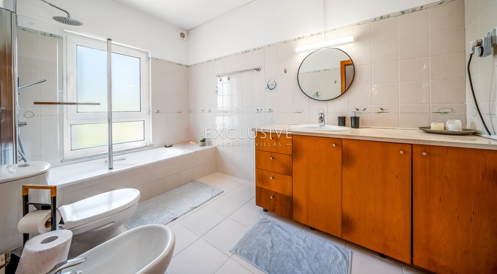 Oceanfront Semi-Detached Villa in Praia da Luz