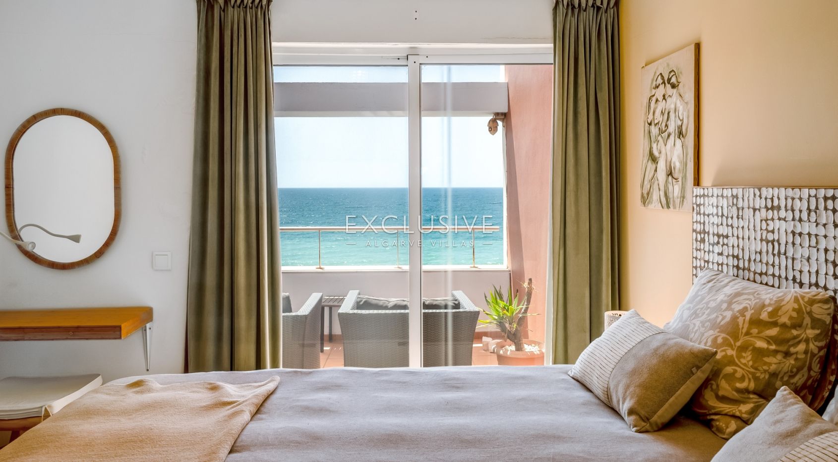 Oceanfront Semi-Detached Villa in Praia da Luz