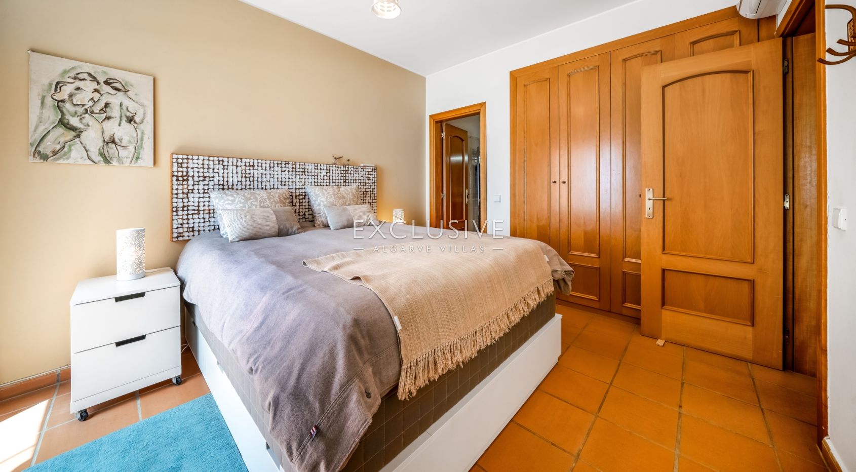 Oceanfront Semi-Detached Villa in Praia da Luz