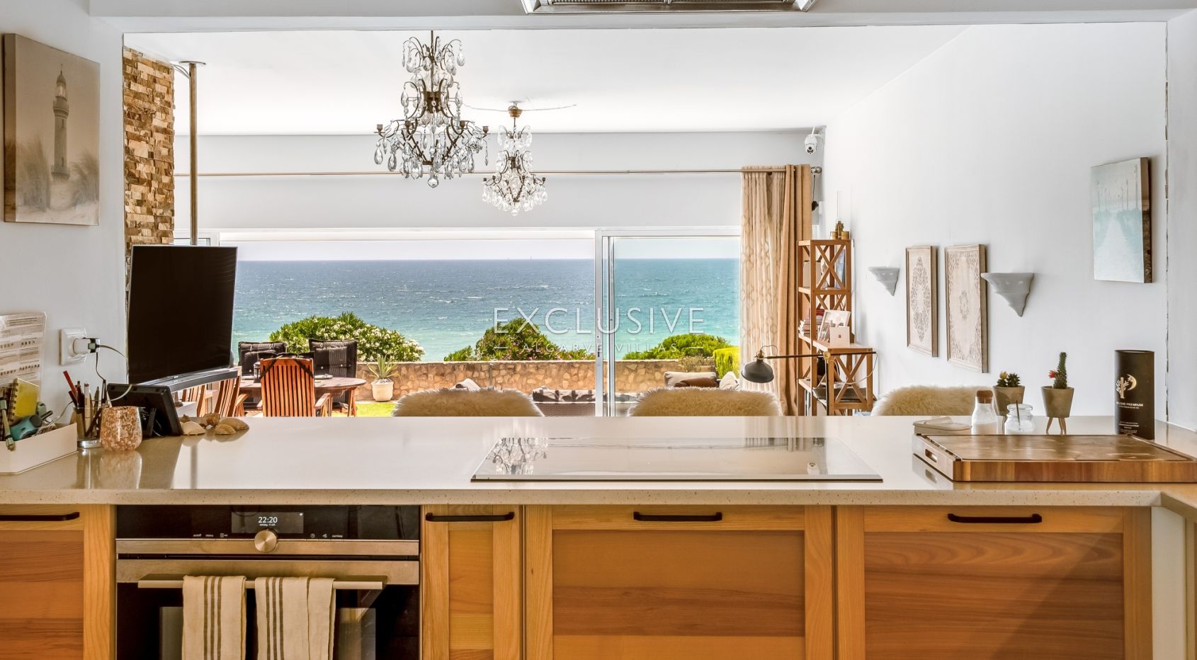 Oceanfront Semi-Detached Villa in Praia da Luz