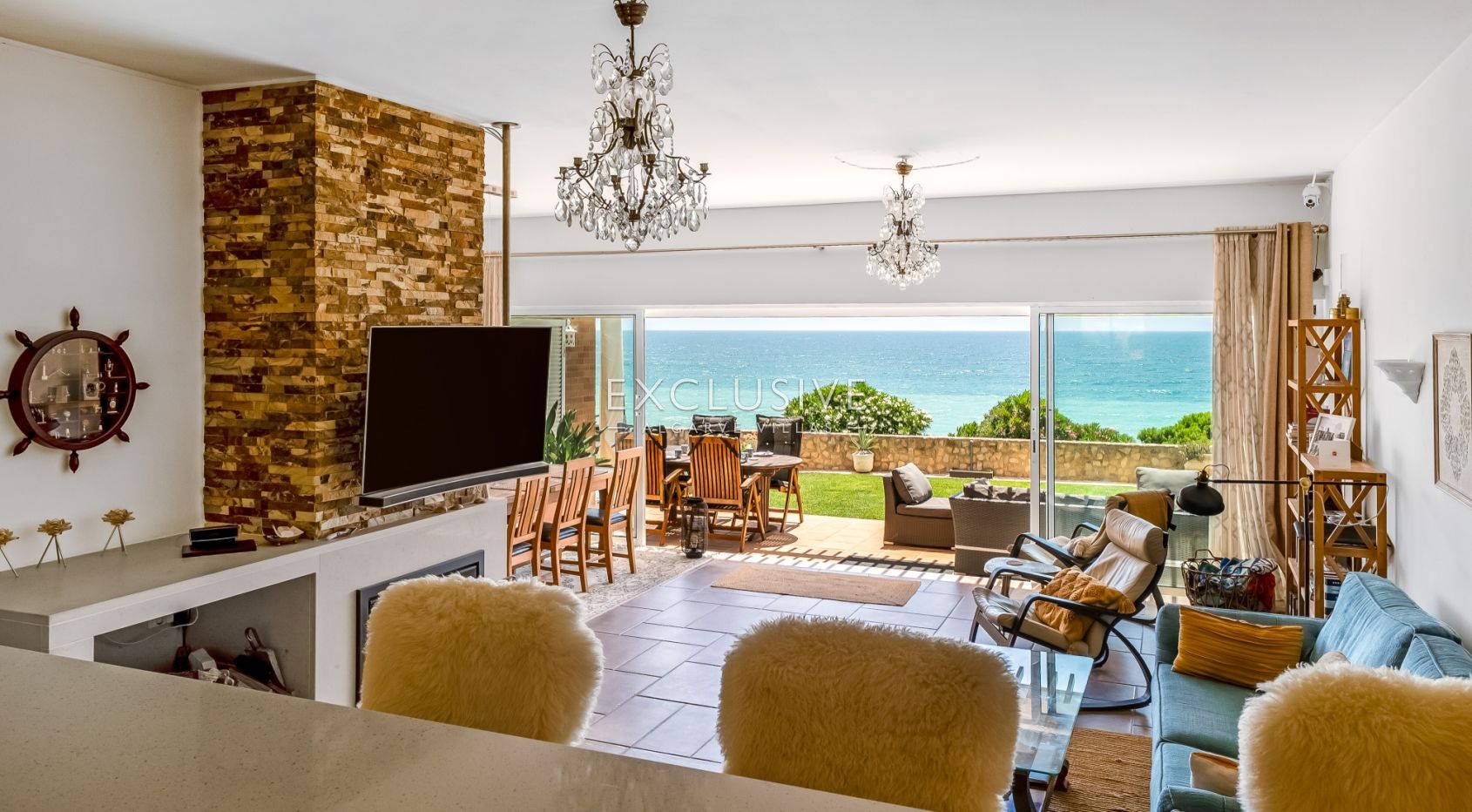 Oceanfront Semi-Detached Villa in Praia da Luz