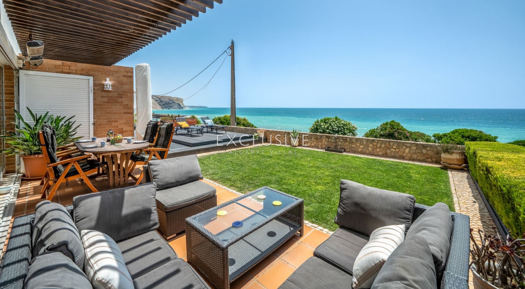 Oceanfront Semi-Detached Villa in Praia da Luz