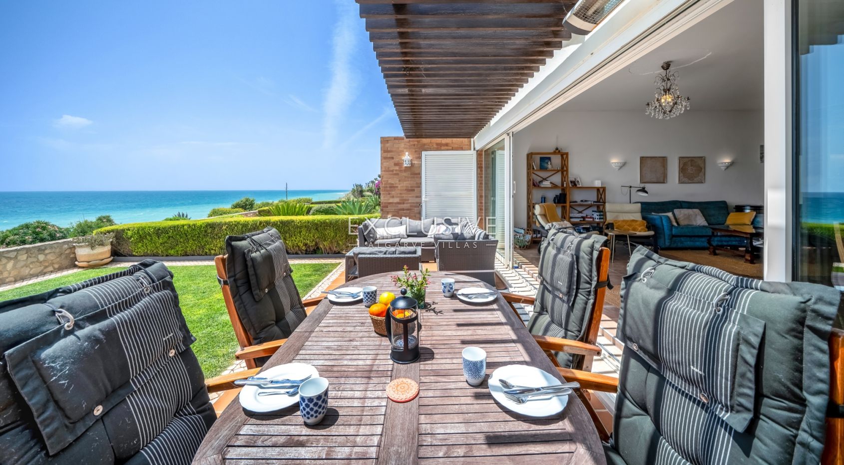 Oceanfront Semi-Detached Villa in Praia da Luz