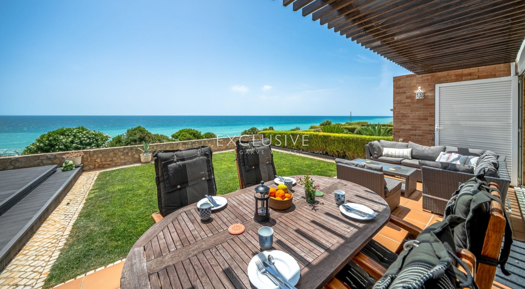 Oceanfront Semi-Detached Villa in Praia da Luz