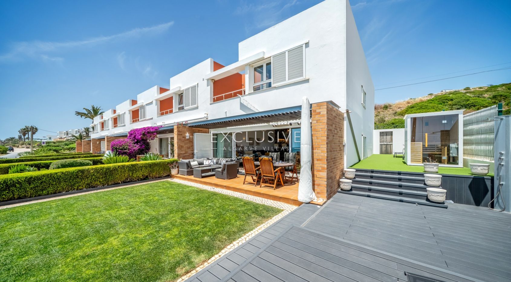 Oceanfront Semi-Detached Villa in Praia da Luz
