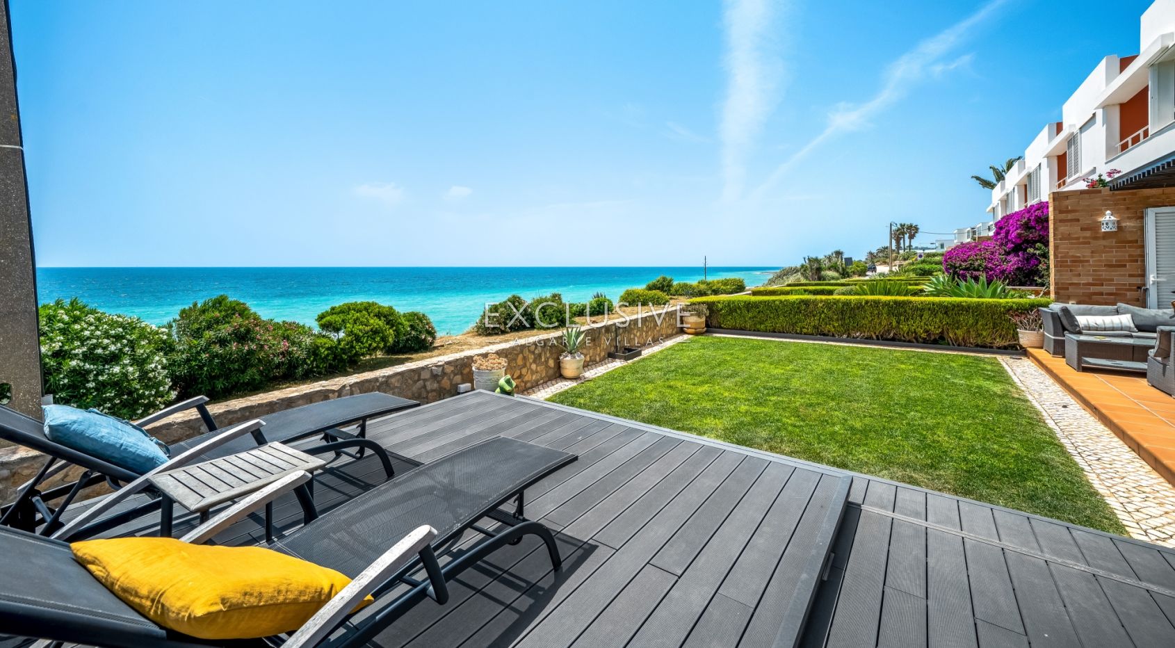 Oceanfront Semi-Detached Villa in Praia da Luz