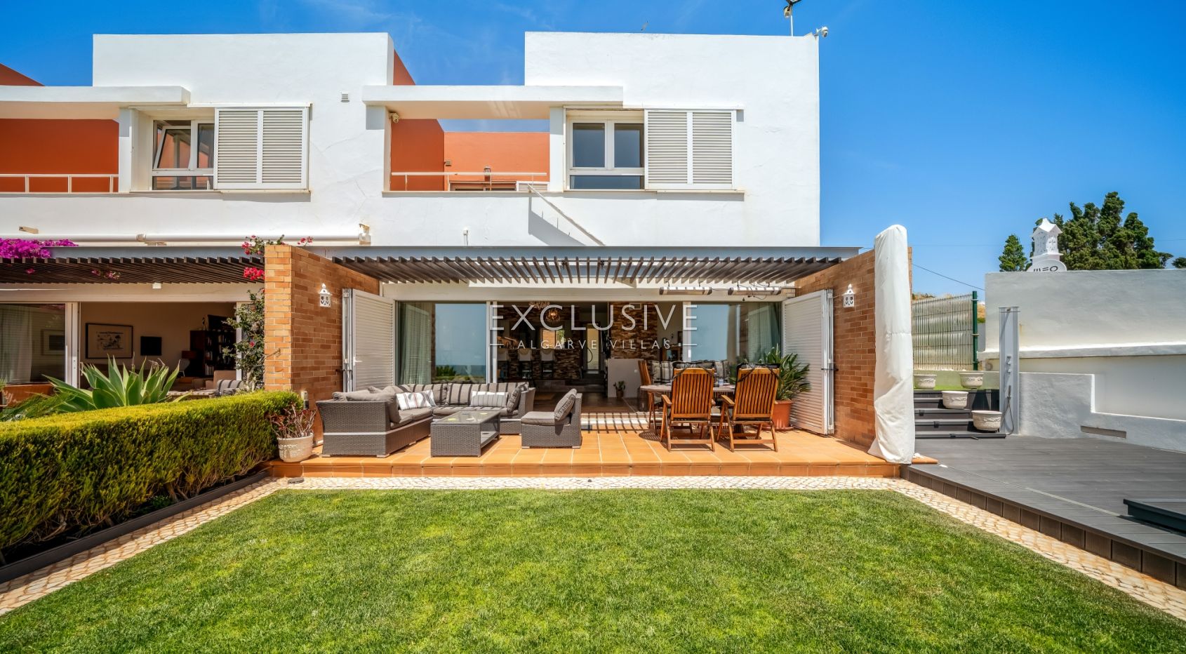 Oceanfront Semi-Detached Villa in Praia da Luz