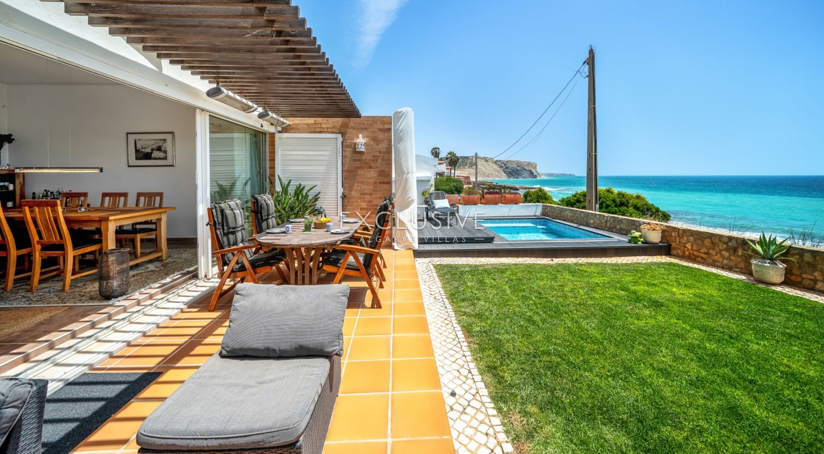 Oceanfront Semi-Detached Villa in Praia da Luz