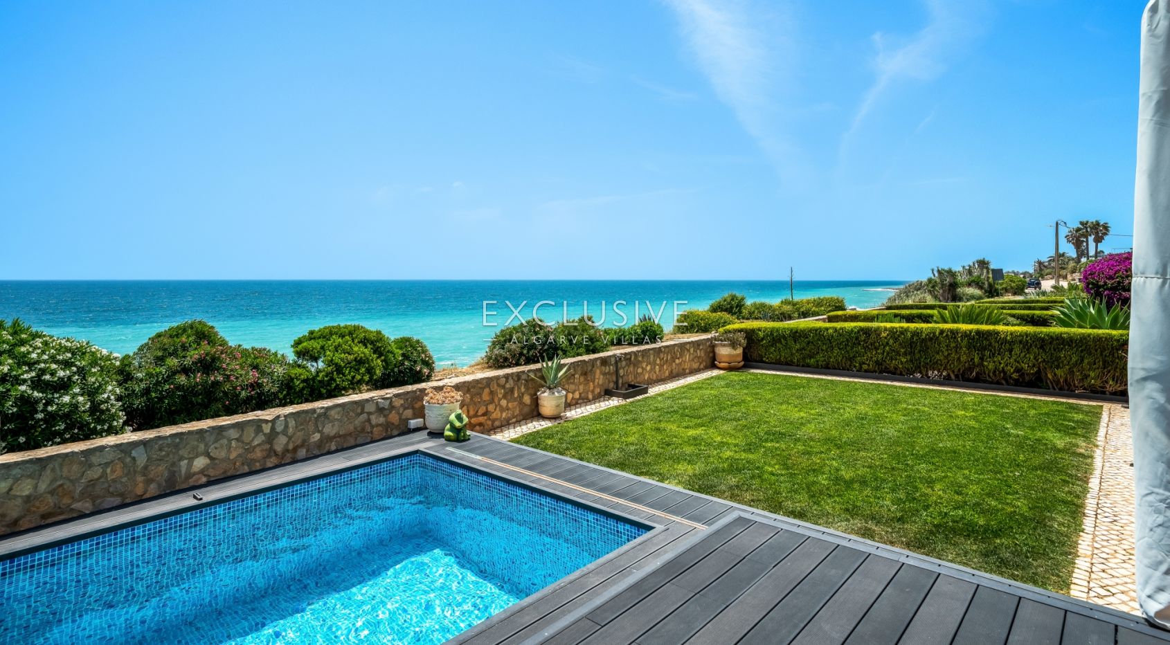 Oceanfront Semi-Detached Villa in Praia da Luz