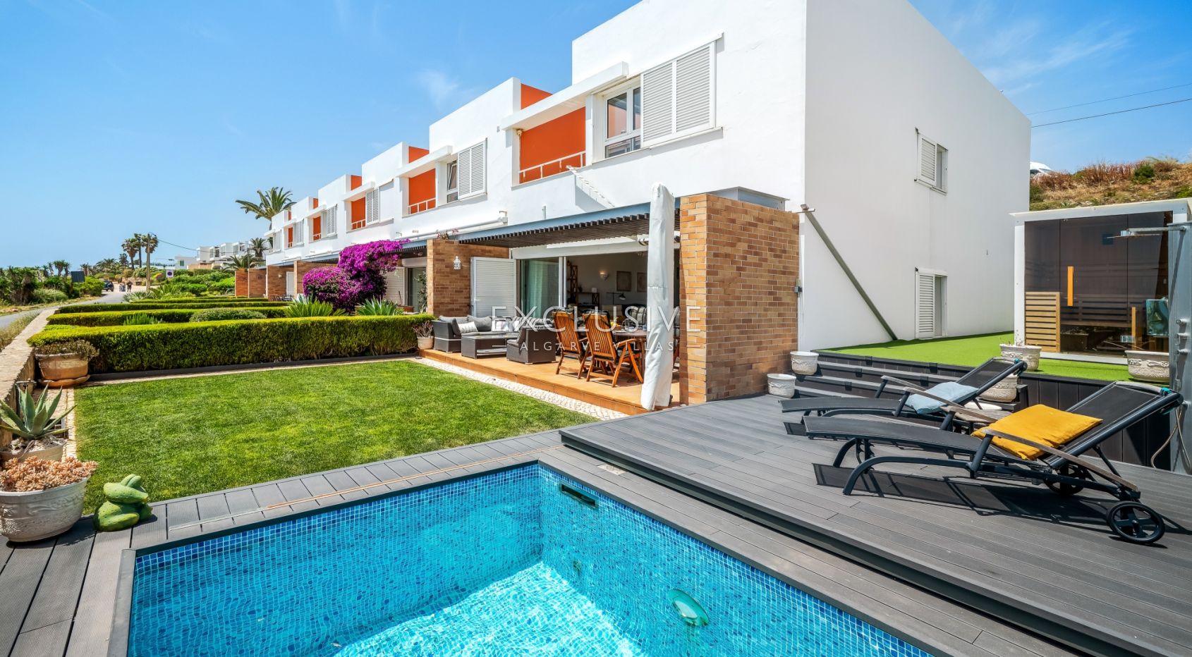 Oceanfront Semi-Detached Villa in Praia da Luz