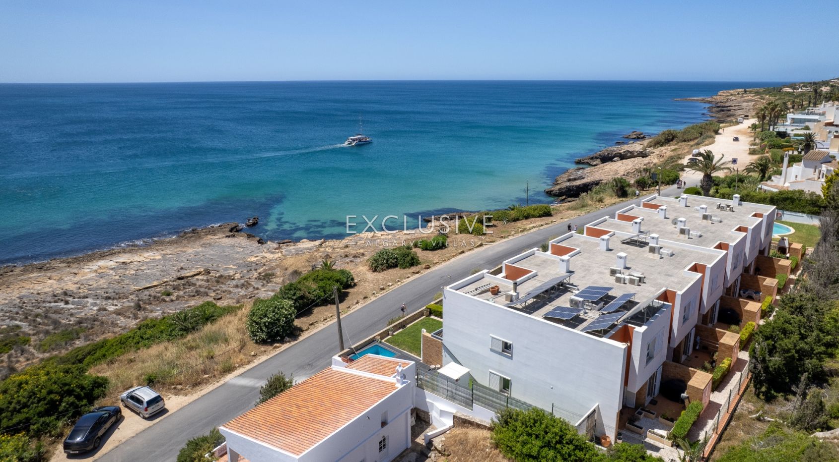 Oceanfront Semi-Detached Villa in Praia da Luz