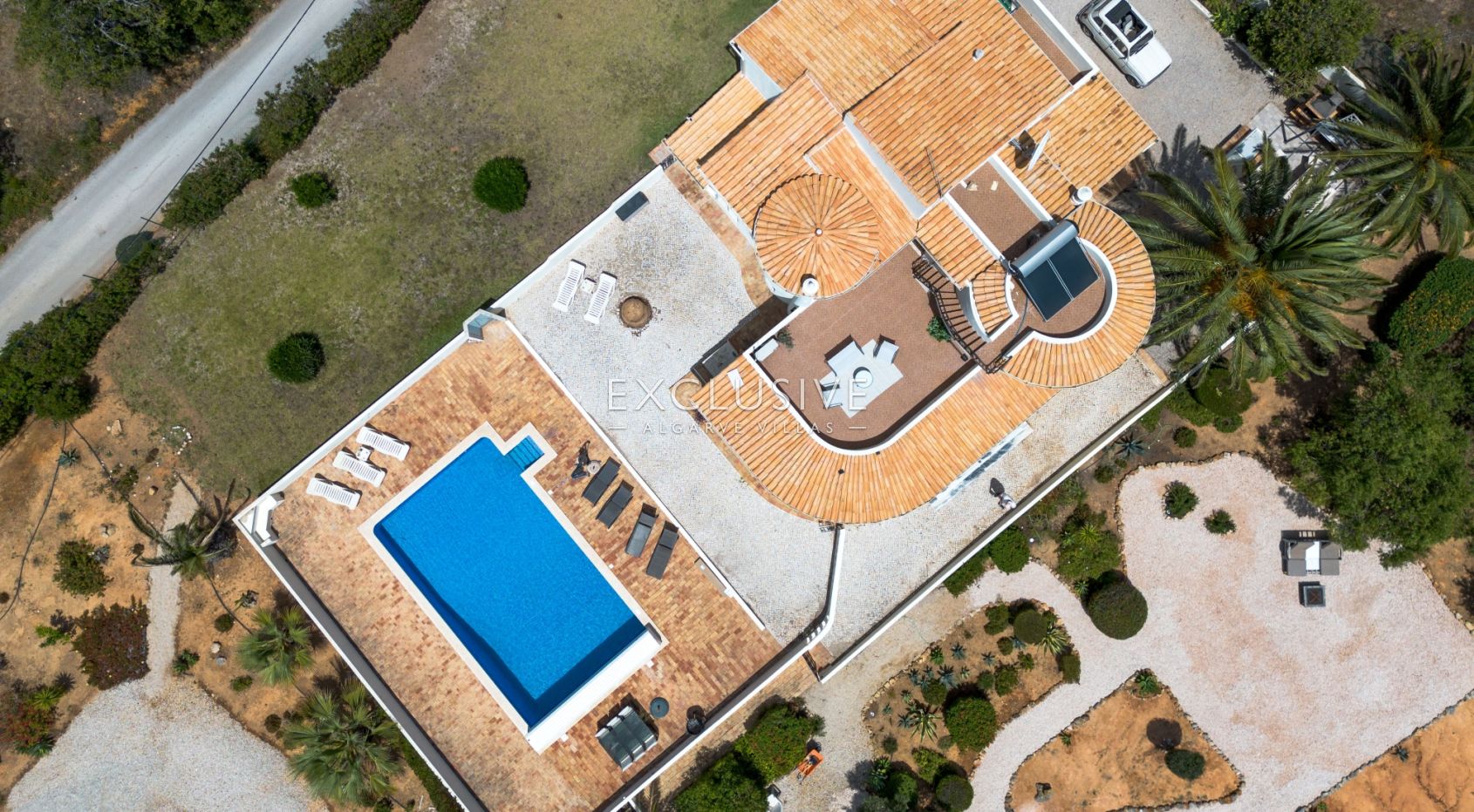 Exclusive 4+1 bedroom Villa with heated pool on 7910m2 plot in Porches, Algarve