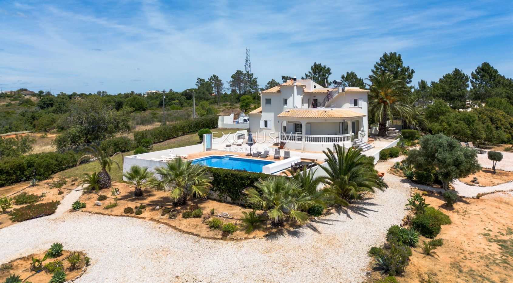 Exclusive 4+1 bedroom Villa with heated pool on 7910m2 plot in Porches, Algarve