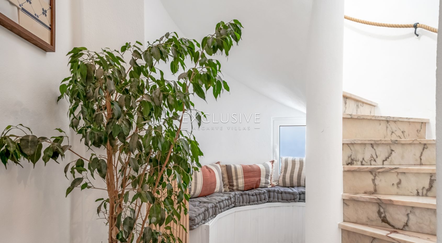 Exclusive 4+1 bedroom Villa with heated pool on 7910m2 plot in Porches, Algarve