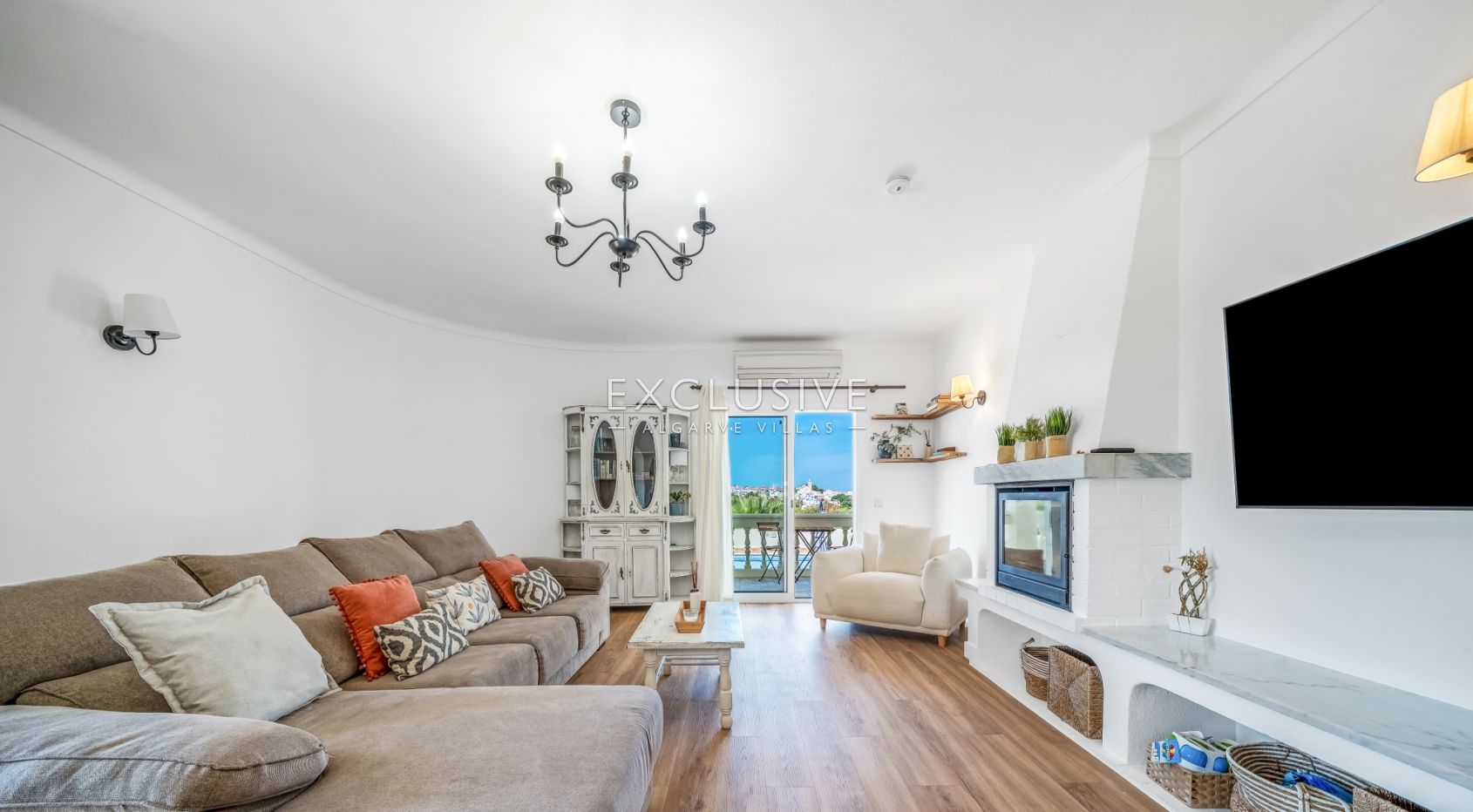 Exclusive 4+1 bedroom Villa with heated pool on 7910m2 plot in Porches, Algarve