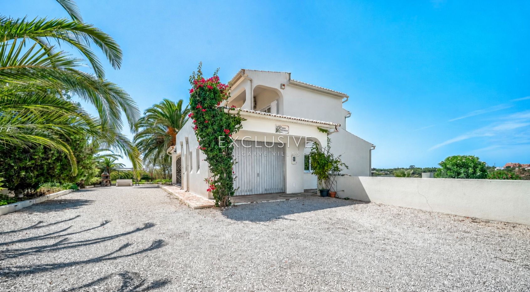 Exclusive 4+1 bedroom Villa with heated pool on 7910m2 plot in Porches, Algarve