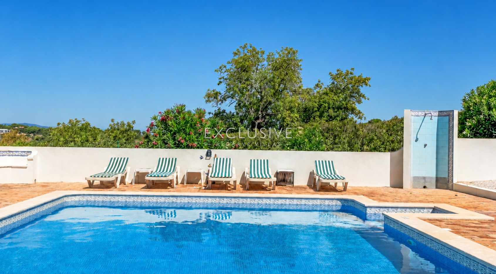 Exclusive 4+1 bedroom Villa with heated pool on 7910m2 plot in Porches, Algarve