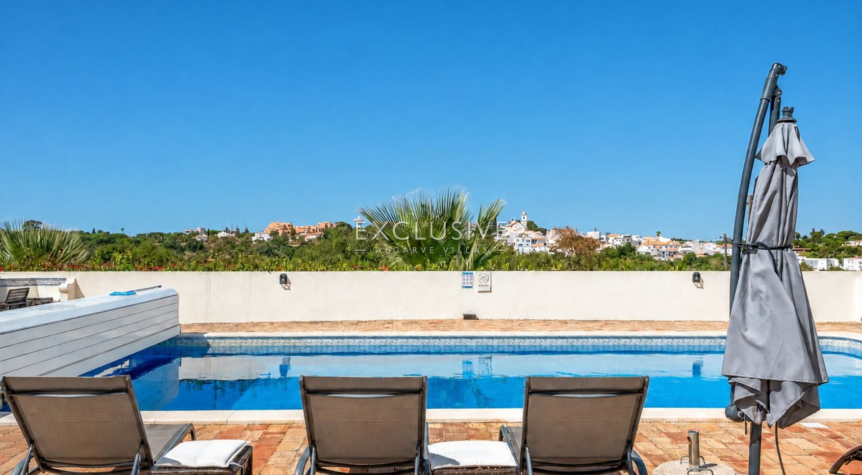 Exclusive 4+1 bedroom Villa with heated pool on 7910m2 plot in Porches, Algarve