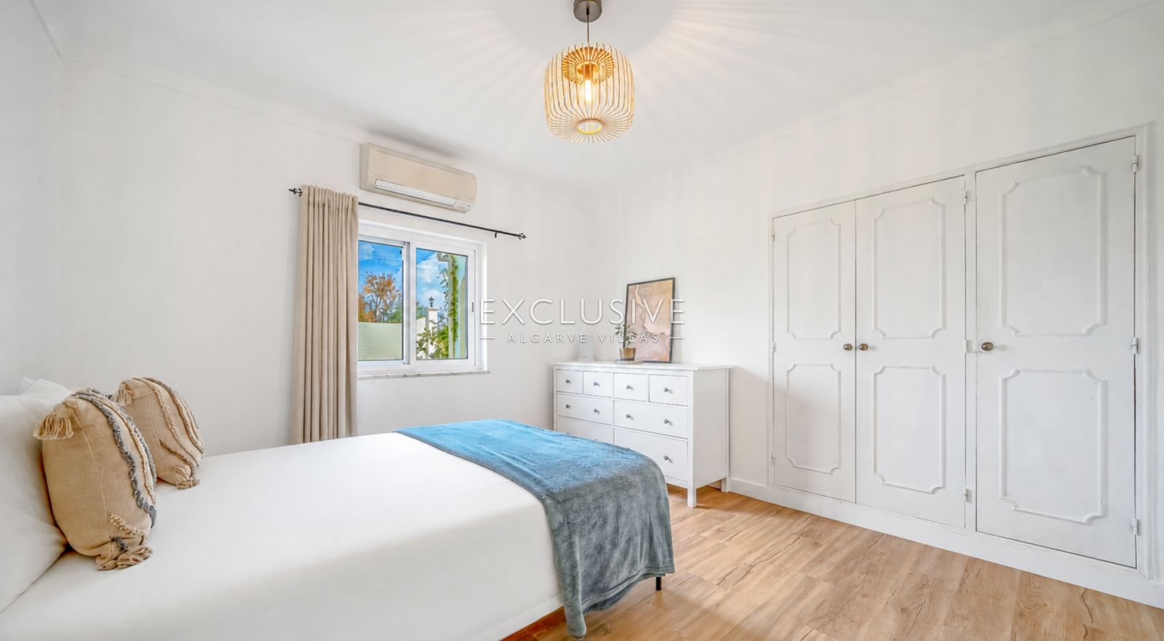 Exclusive 4+1 bedroom Villa with heated pool on 7910m2 plot in Porches, Algarve