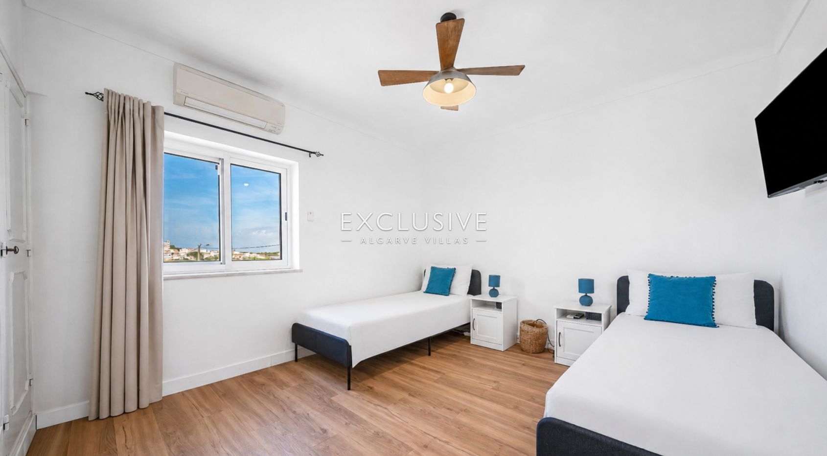 Exclusive 4+1 bedroom Villa with heated pool on 7910m2 plot in Porches, Algarve